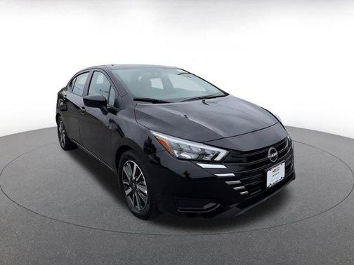 Super Black 2025 Nissan Versa 1.6 SV