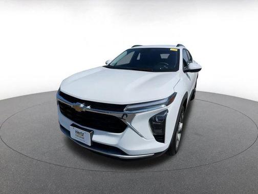 Summit White 2025 Chevrolet Trax LT