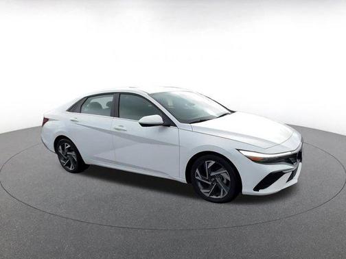 2025 Hyundai ELANTRA SEL
