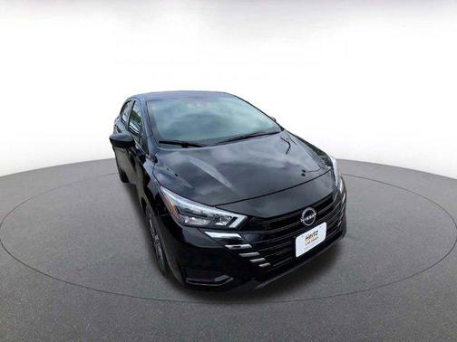 Super Black 2025 Nissan Versa 1.6 SV