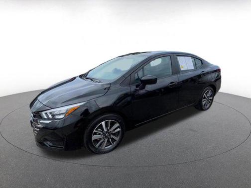 Super Black 2025 Nissan Versa 1.6 SV