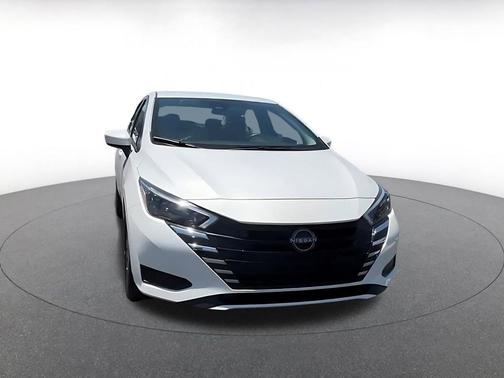 Aspen White Tricoat 2025 Nissan Versa 1.6 SV