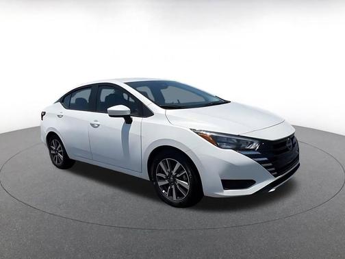 Aspen White Tricoat 2025 Nissan Versa 1.6 SV