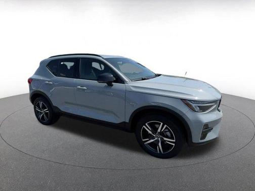 2024 Volvo XC40 CORE