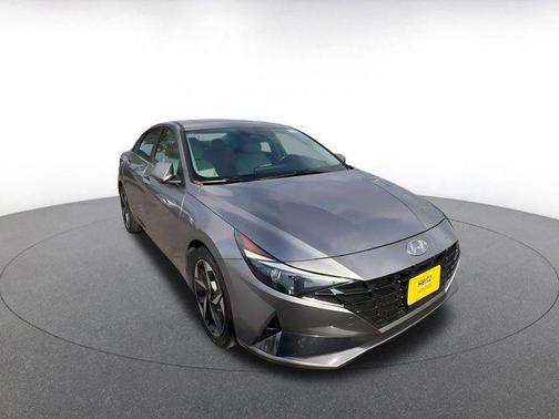 Fluid Metal 2023 Hyundai ELANTRA Limited