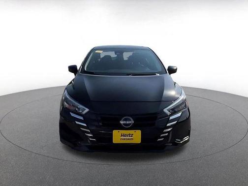 Super Black 2025 Nissan Versa 1.6 SV