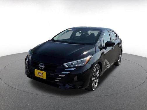 Super Black 2025 Nissan Versa 1.6 SV