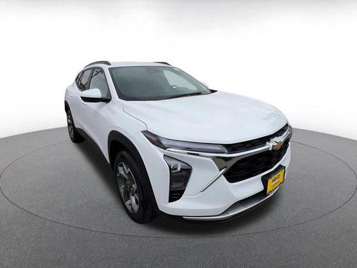 Summit White 2025 Chevrolet Trax LT