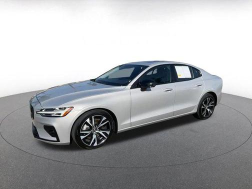 2024 Volvo S60 B5 Core Dark Theme