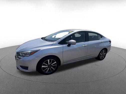 Brilliant Silver Metallic 2025 Nissan Versa 1.6 SV