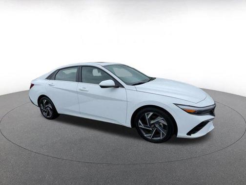 2025 Hyundai ELANTRA SEL