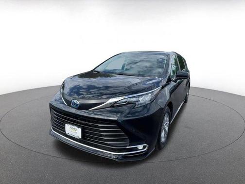 2024 Toyota Sienna XLE 8 Passenger