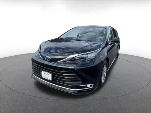 2024 Toyota Sienna XLE 8 Passenger