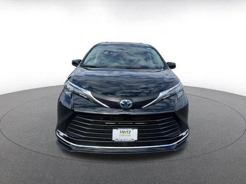 2024 Toyota Sienna XLE 8 Passenger