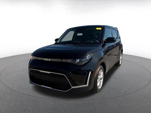 Fusion Black 2025 Kia Soul LX