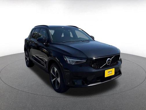 Onyx Black Metallic 2024 Volvo XC40 CORE