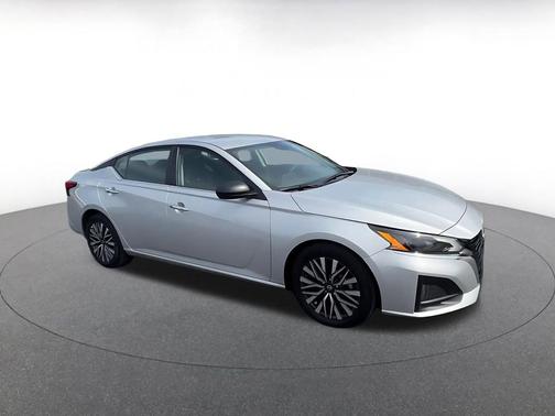 Brilliant Silver Metallic 2025 Nissan Altima SV FWD