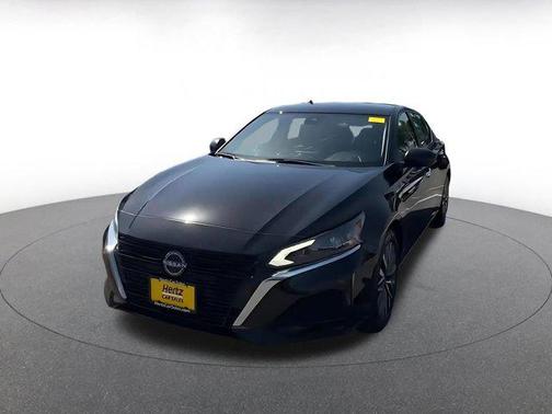 Super Black 2025 Nissan Altima SV FWD