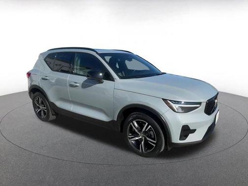2024 Volvo XC40 CORE
