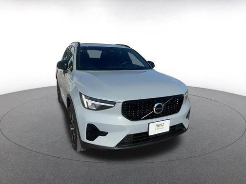 2024 Volvo XC40 CORE