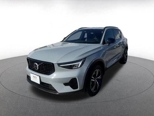 2024 Volvo XC40 CORE
