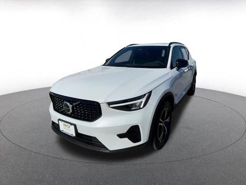 2024 Volvo XC40 CORE