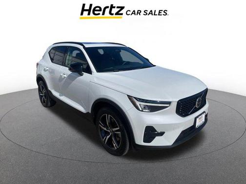 2024 Volvo XC40 CORE