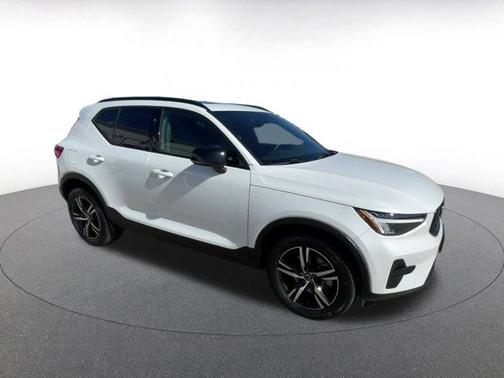 2024 Volvo XC40 CORE