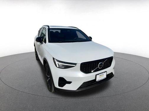 2024 Volvo XC40 CORE