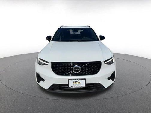 2024 Volvo XC40 CORE