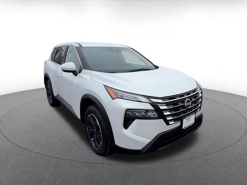 Everest White Pearl 2025 Nissan Rogue SV