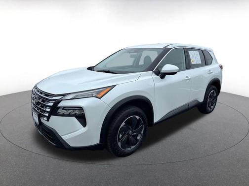 Everest White Pearl 2025 Nissan Rogue SV