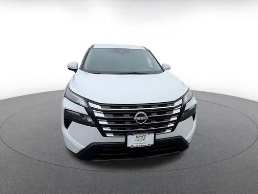 Everest White Pearl 2025 Nissan Rogue SV