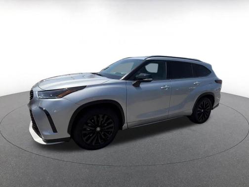Celestial Silver Metallic 2025 Toyota Highlander LE