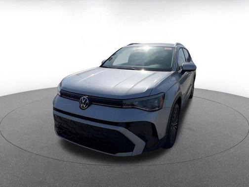 Pyrite Silver Metallic 2025 Volkswagen Taos 1.5T SE