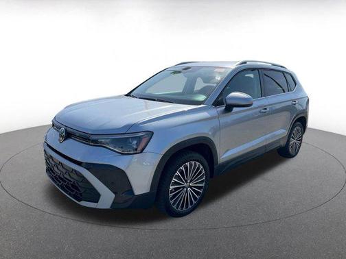 Pyrite Silver Metallic 2025 Volkswagen Taos 1.5T SE