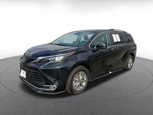 Midnight Black Metallic 2024 Toyota Sienna XLE