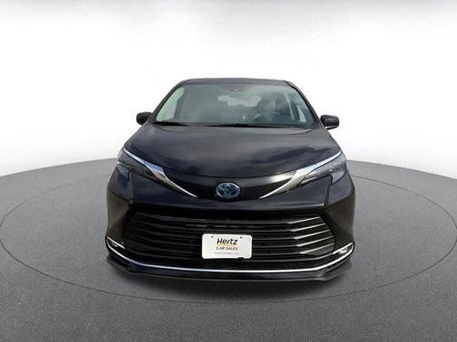 Midnight Black Metallic 2024 Toyota Sienna XLE