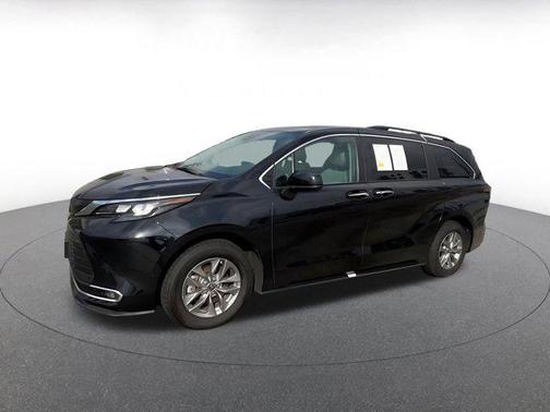 Midnight Black Metallic 2024 Toyota Sienna XLE