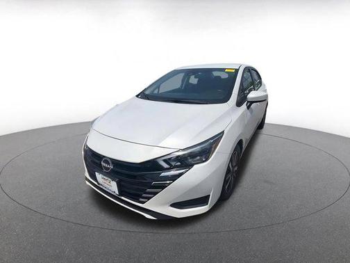 Aspen White Tricoat 2025 Nissan Versa 1.6 SV