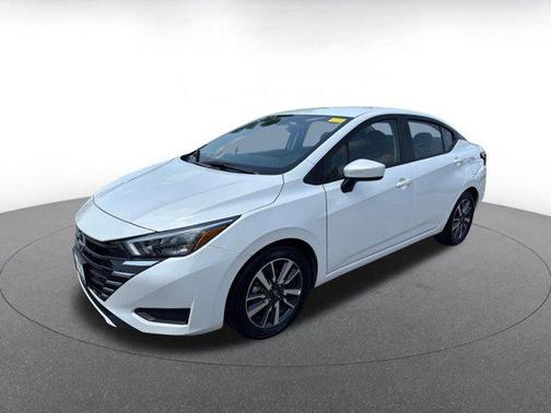 Aspen White Tricoat 2025 Nissan Versa 1.6 SV