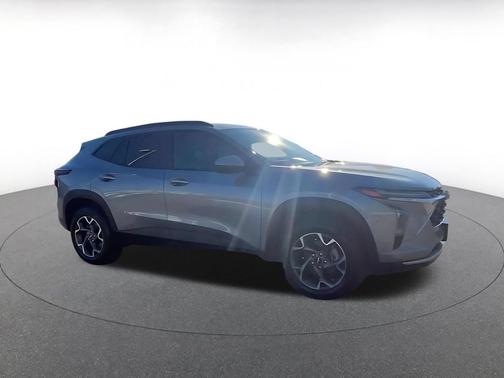 Sterling Gray Metallic 2025 Chevrolet Trax LT
