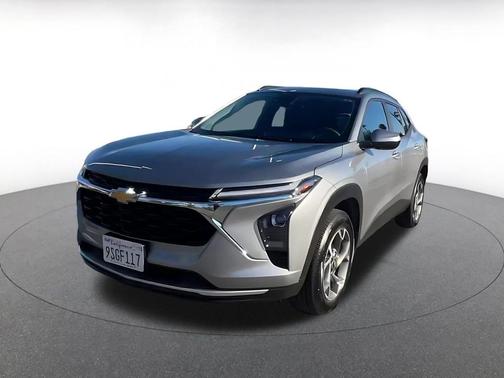 Sterling Gray Metallic 2025 Chevrolet Trax LT