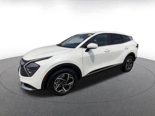 Snow White Pearl 2025 Kia Sportage LX