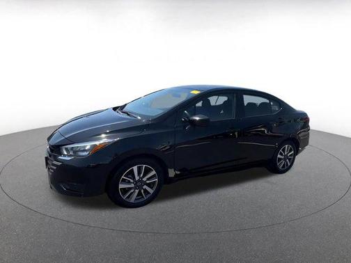 Super Black 2025 Nissan Versa 1.6 SV