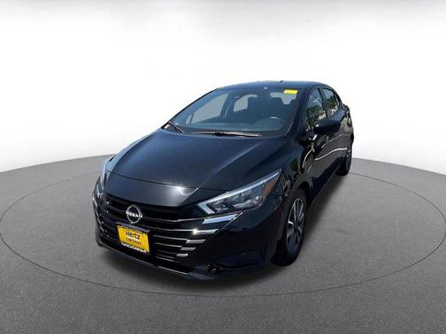 Super Black 2025 Nissan Versa 1.6 SV