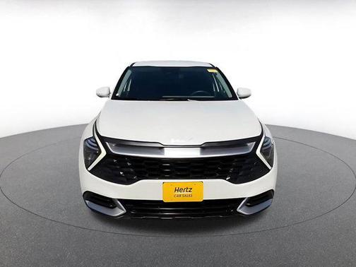 Snow White Pearl 2025 Kia Sportage LX