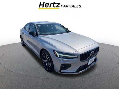 2024 Volvo S60 B5 Core Dark Theme