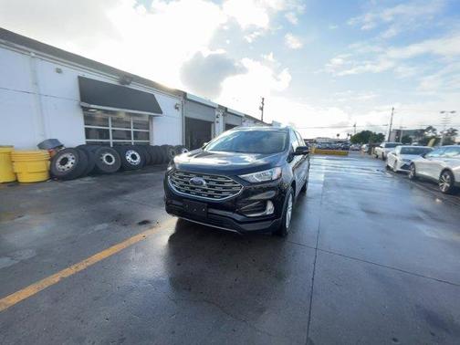 Photo 5 of 38 of 2020 Ford Edge SEL