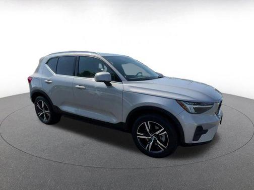 2024 Volvo XC40 CORE